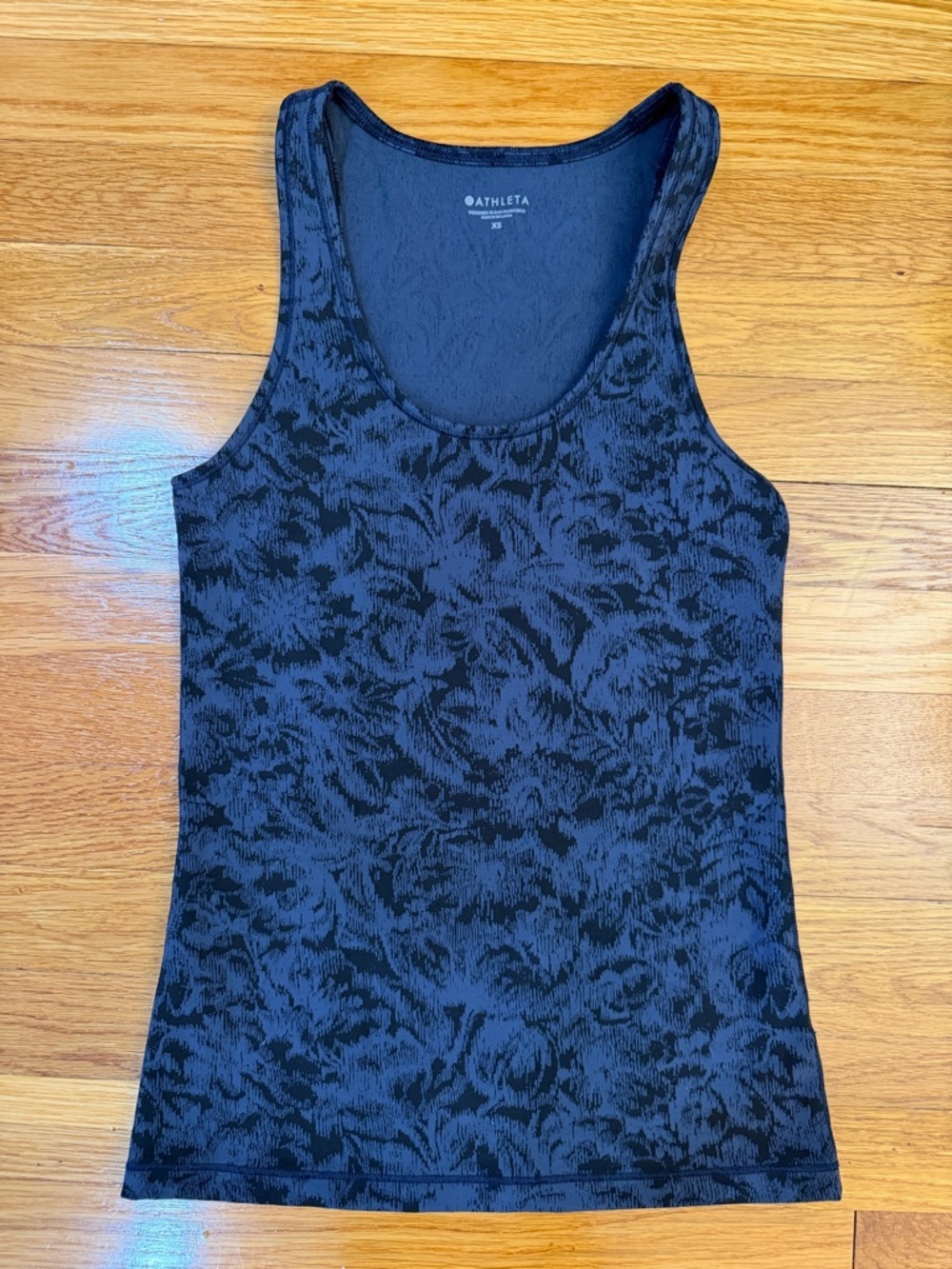 Athleta Scoop Tank Texture Frosted Floral Black/Blue - Size XS Tank Top Shirt
